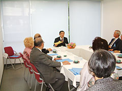 �����҂Ƃ̉