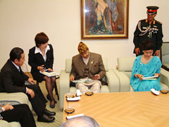 ���{����̃v���[���g�������ɂȂ��Ă��闼�a��